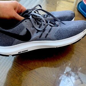 Nike run swift men’s running shoe size 10.5